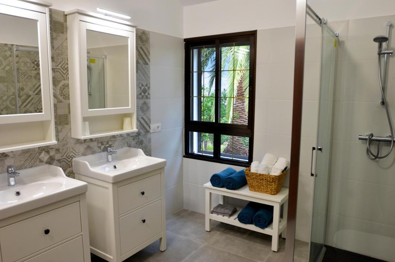 Villa - Unique With Heated Pool Fátaga