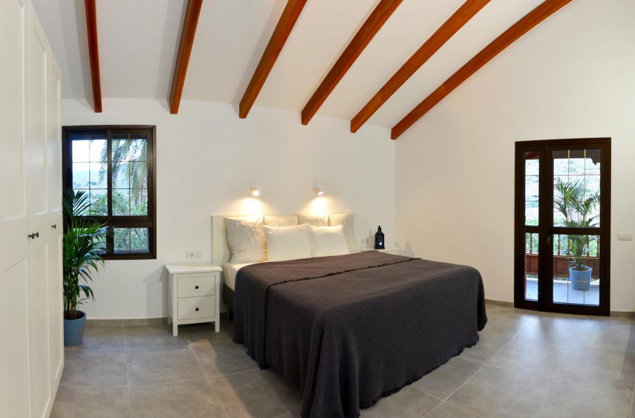 Villa - Unique With Heated Pool Fátaga